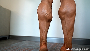 Kristyn Lia 2 vids Sexy Upper and Quads and CALVES