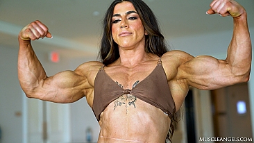 Hunter Henderson Huge Female Bodybuilder Video MuscleAngels.com